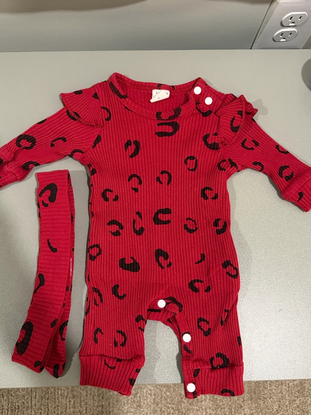 SHEIN Red Leopard Ribbed Baby One-Piece with Headband